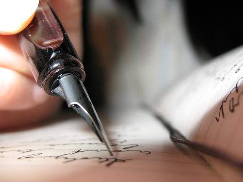 جملات زیبا و احساسی -قلمت را بردار